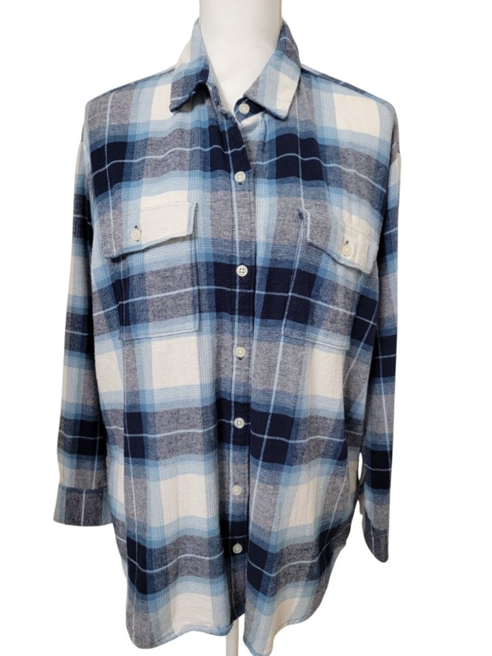 Old Navy Size L Blue, White & Navy Plaid Flannel The Boyfriend Shirt Button Down